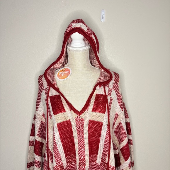 SHOW ME YOUR MUMU | Red Kellan Poncho - Picture 3 of 4